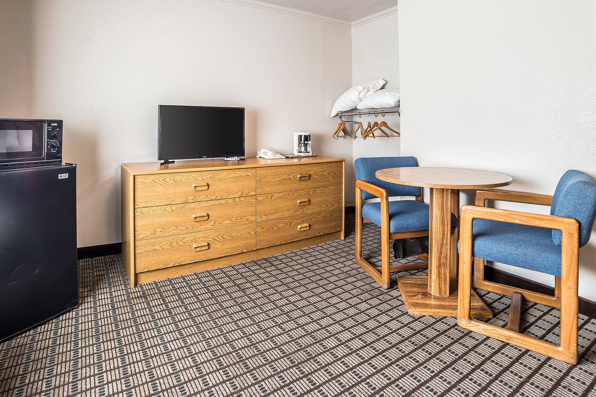 Econo Lodge Inn & Suites Logan Pokój zdjęcie