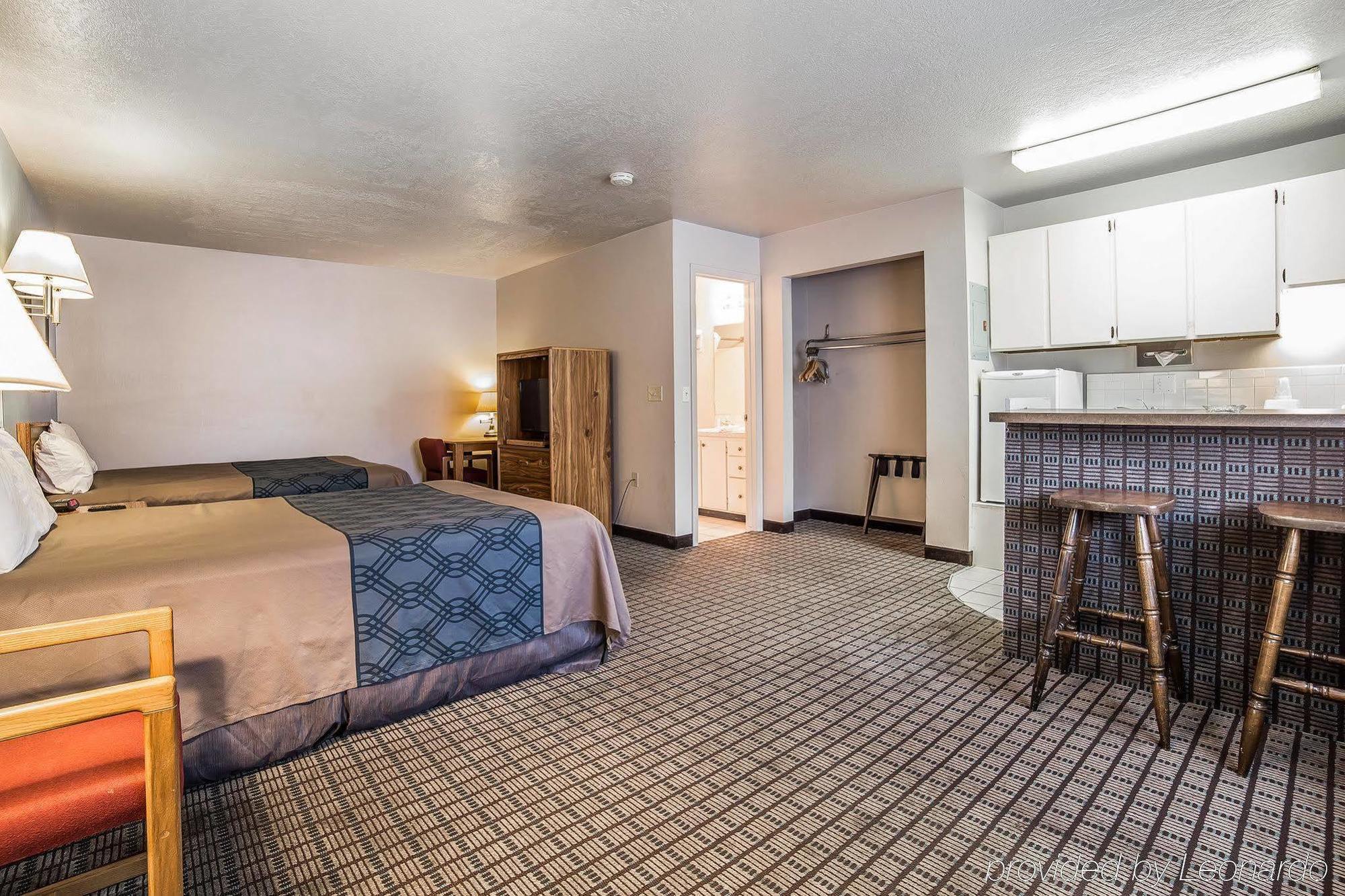 Econo Lodge Inn & Suites Logan Zewnętrze zdjęcie