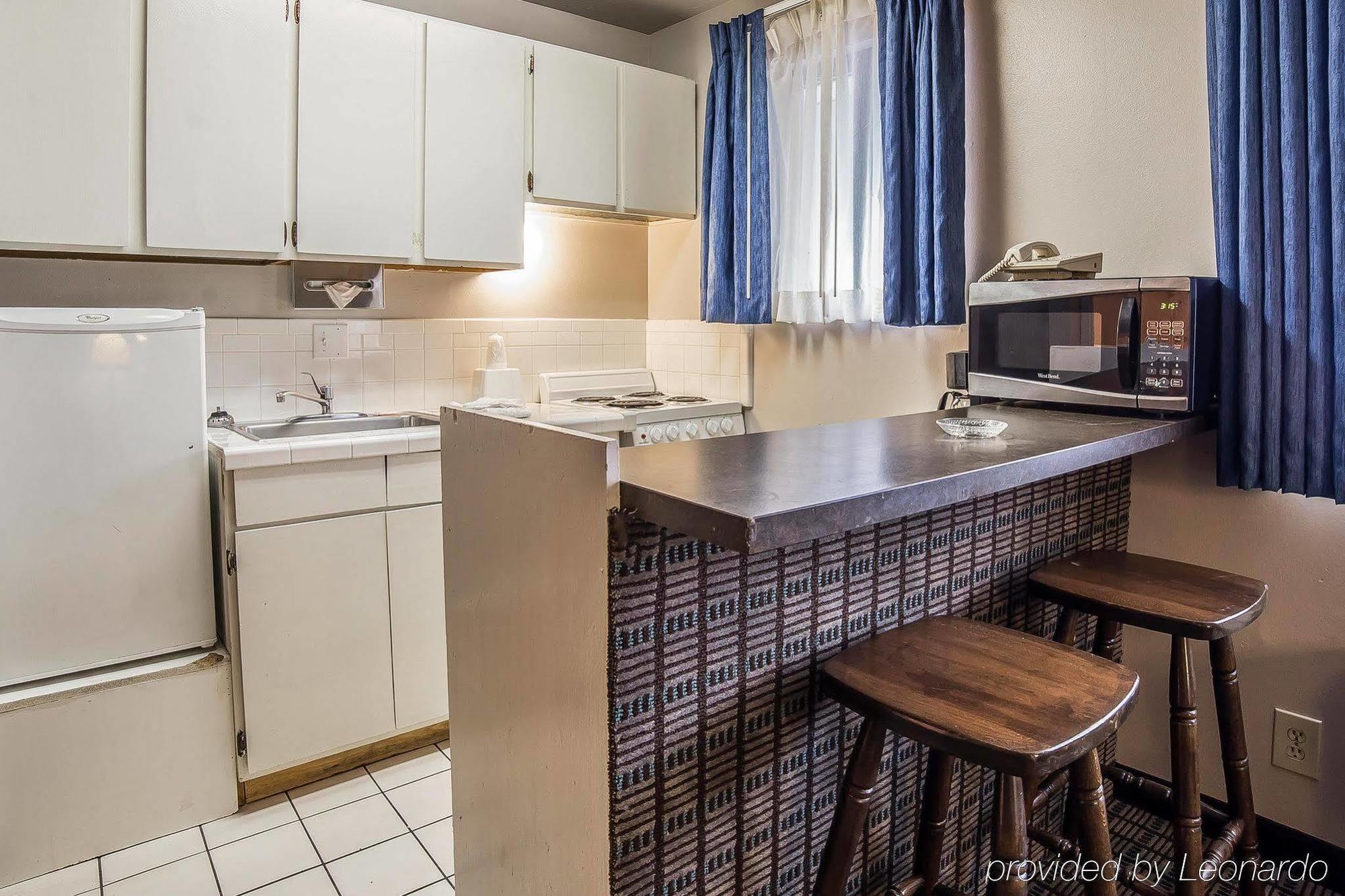 Econo Lodge Inn & Suites Logan Zewnętrze zdjęcie