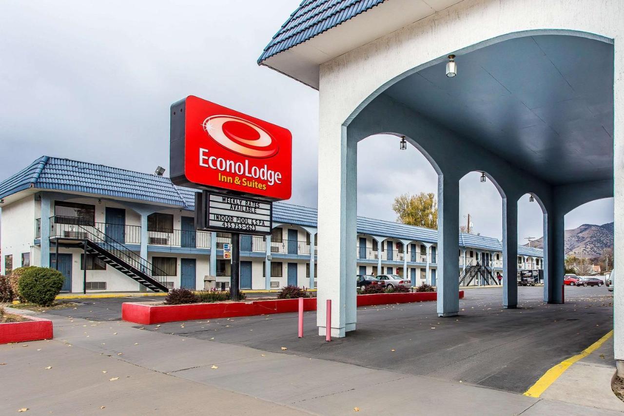 Econo Lodge Inn & Suites Logan Zewnętrze zdjęcie