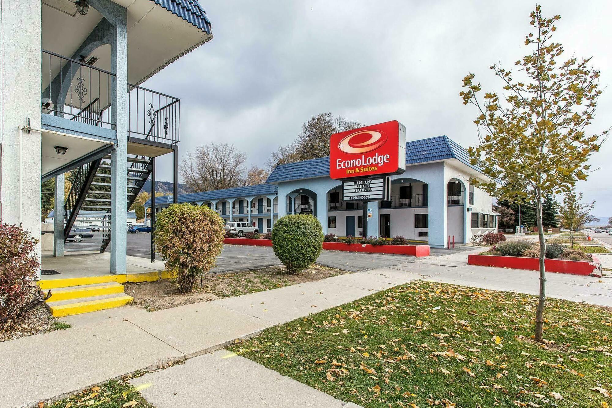 Econo Lodge Inn & Suites Logan Zewnętrze zdjęcie