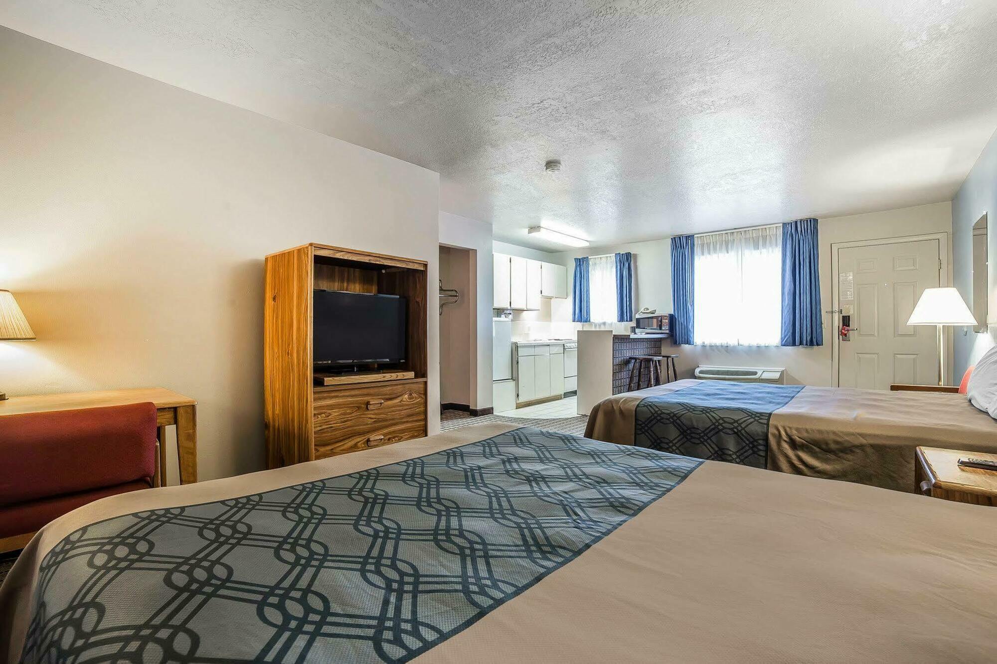 Econo Lodge Inn & Suites Logan Zewnętrze zdjęcie