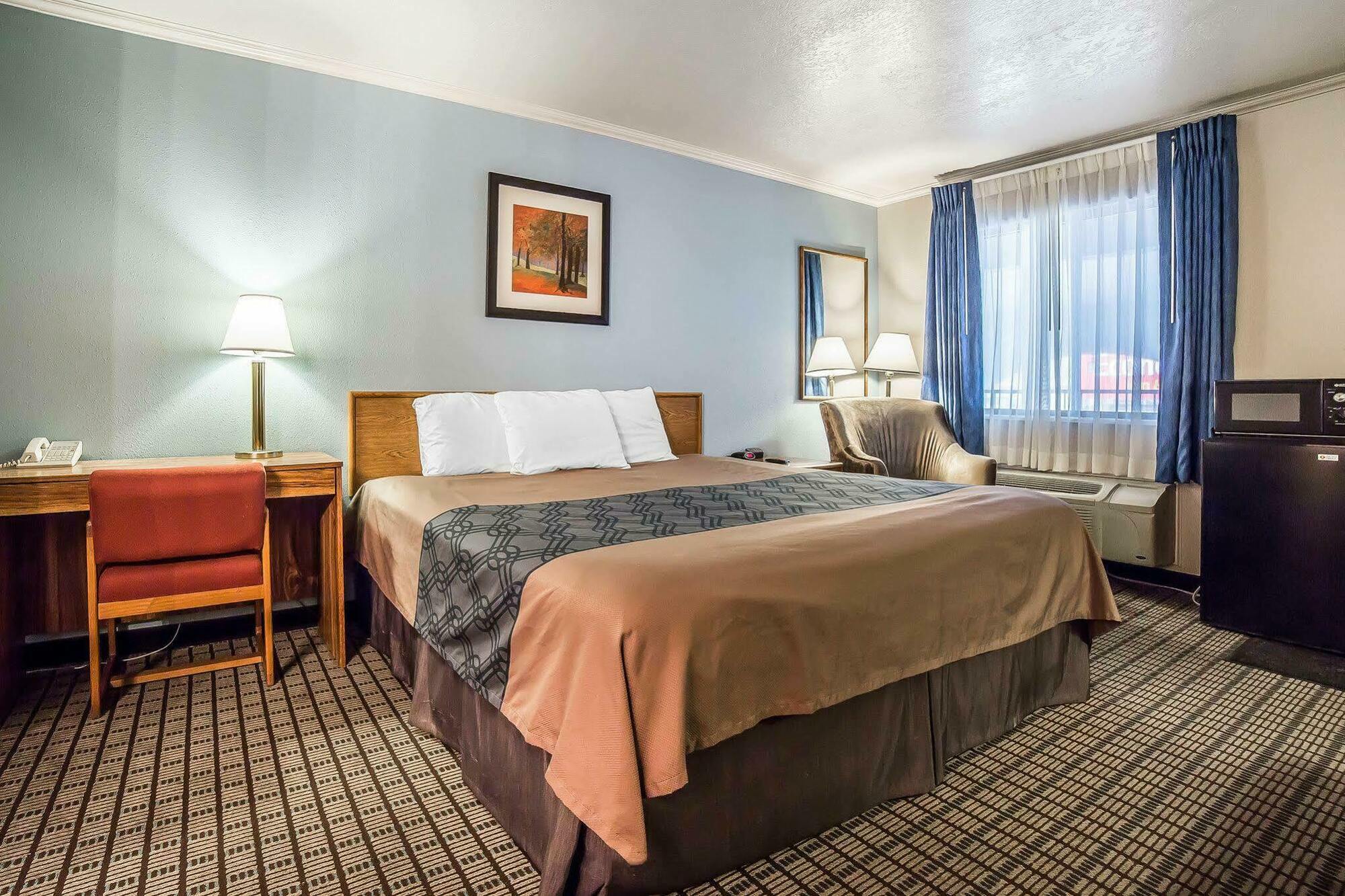 Econo Lodge Inn & Suites Logan Zewnętrze zdjęcie